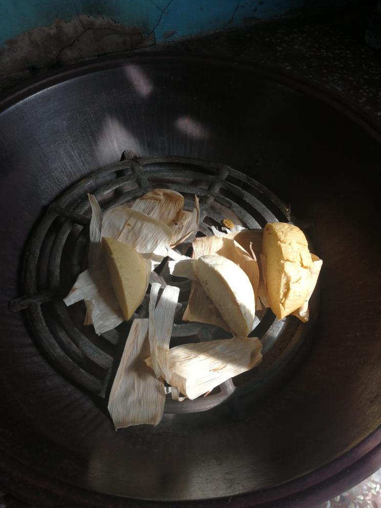 铁锅烀玉米饼子【胶东农家乐风味】的做法