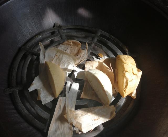 铁锅烀玉米饼子【胶东农家乐风味】的做法
