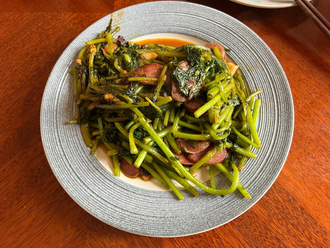 香肠炒茼蒿