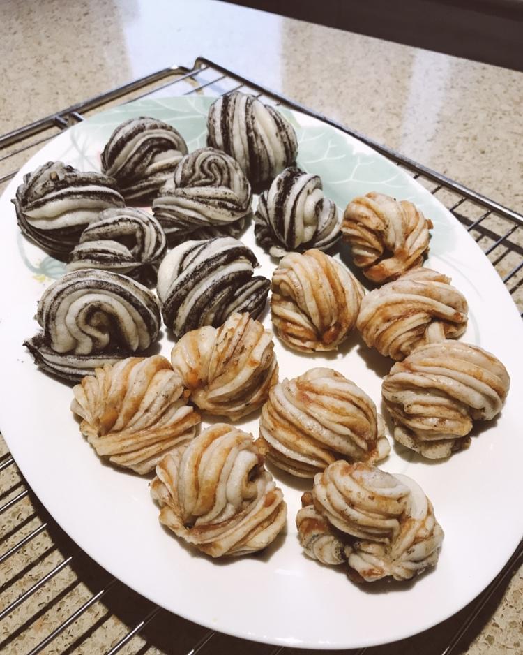 超可爱的【黑芝麻花卷】