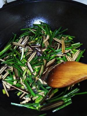韭菜苔肉丝炒茶干的做法 步骤10