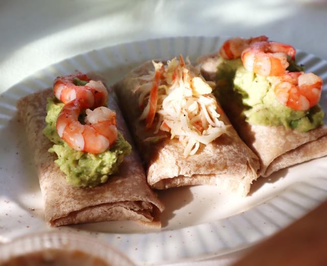 减脂必备!好看又好吃的蟹柳滑蛋&牛油果虾仁全麦口袋卷饼的做法