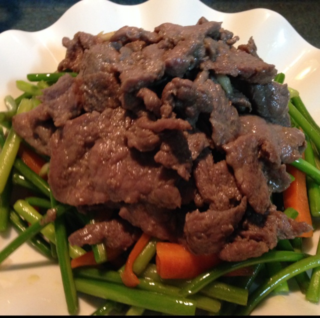 蒜苗炒牛肉丝