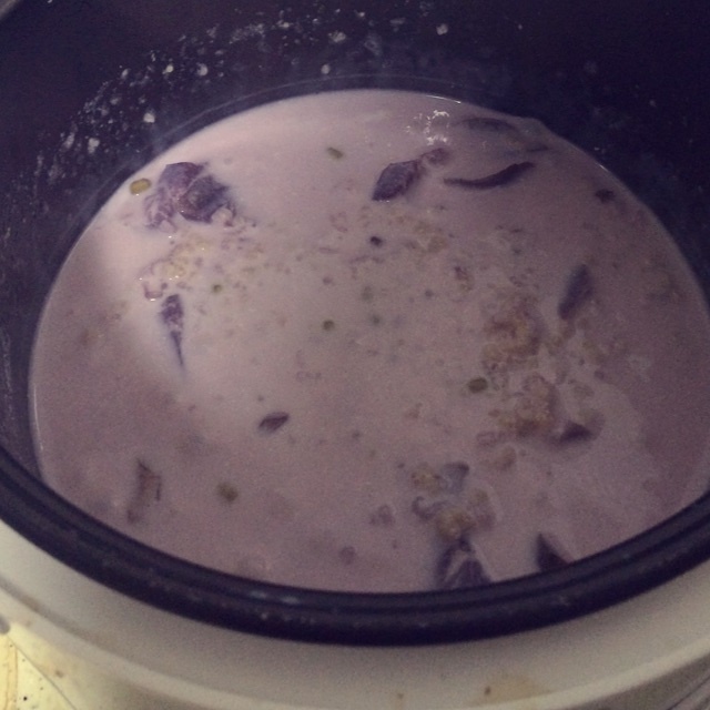 紫薯牛奶杂粮粥