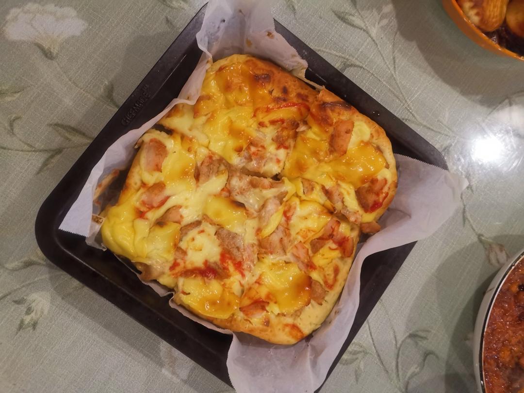 含宣软饼皮做法、自己在家也能做出馅料十足、超拉丝的美味诱人披萨