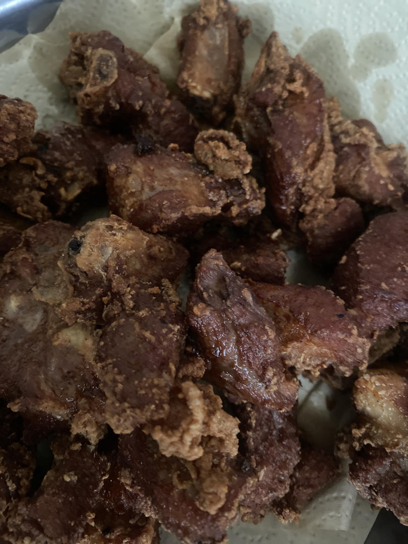 外酥里嫩的油炸排骨