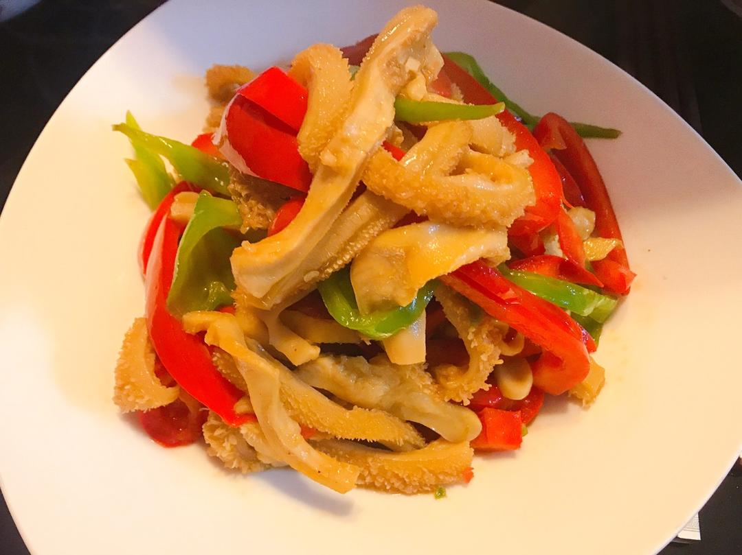 弯妈爱厨房做的双椒炒牛肚丝