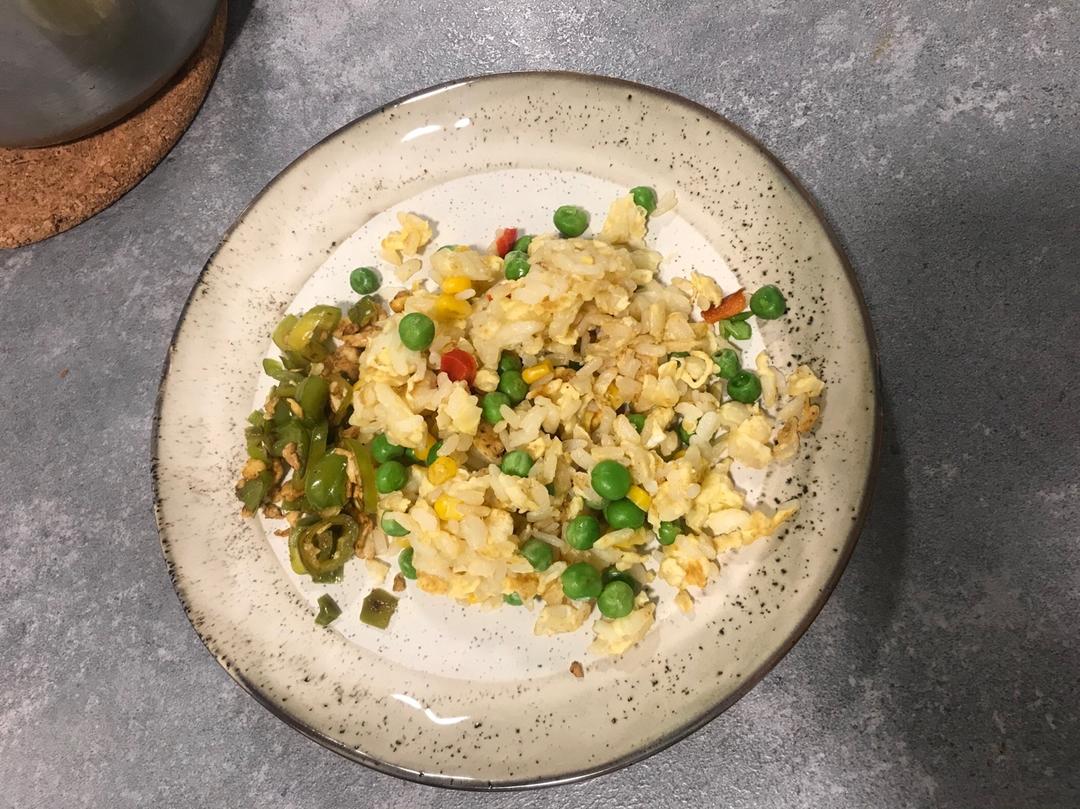 什锦虾仁蛋炒饭                    【留学生菜谱，难度0】