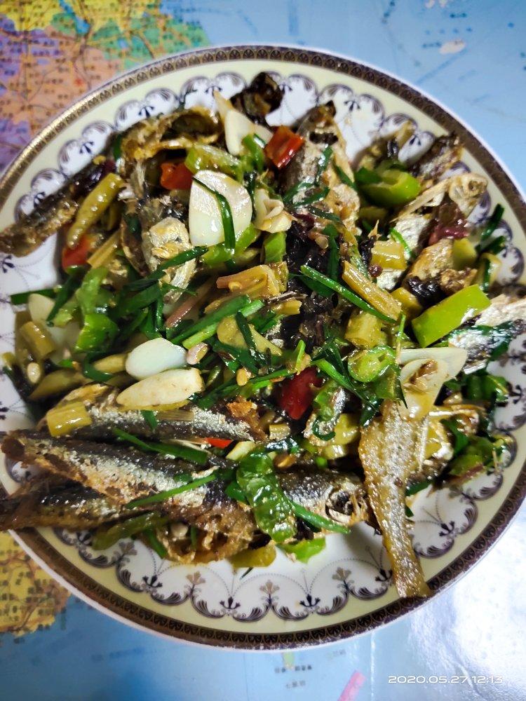 香煎河边小鱼仔