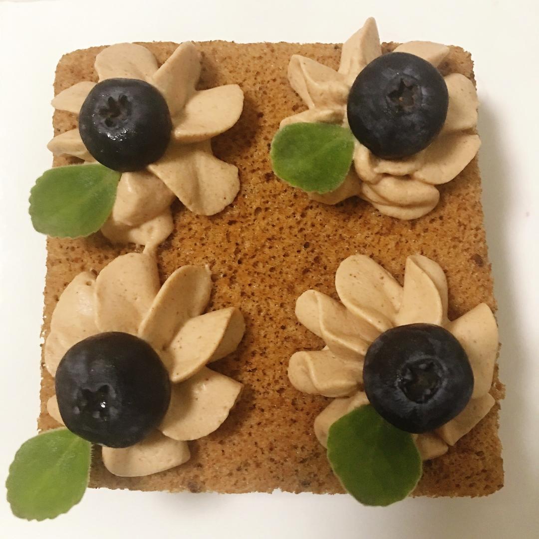 小兔纸美莲做的可可方形装饰蛋糕