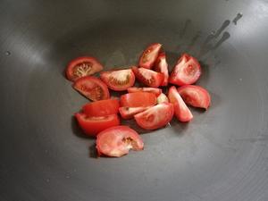 炒西红柿+水煮蛋的做法 步骤2
