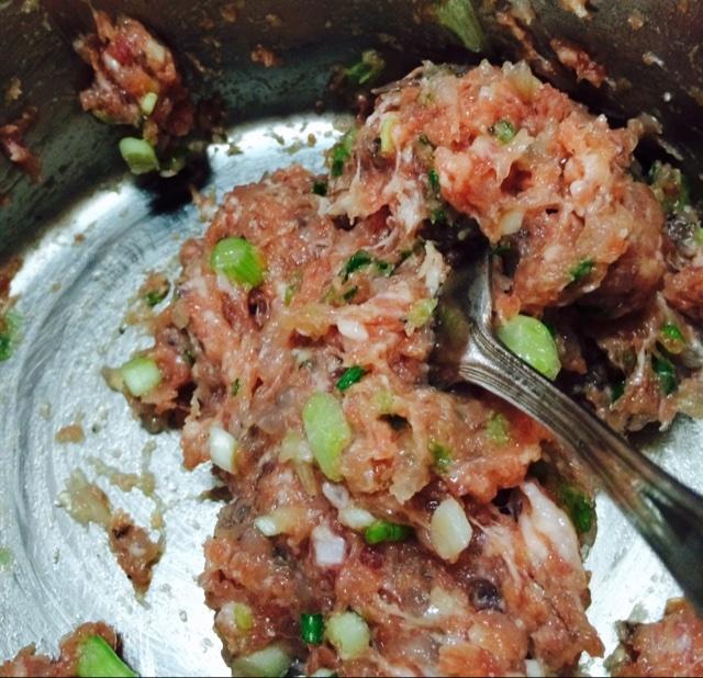 嫩肉鲜虾小馄饨的做法 步骤1