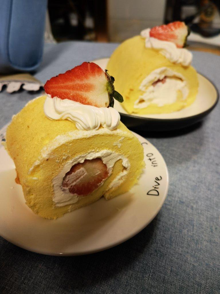 草莓蛋糕卷