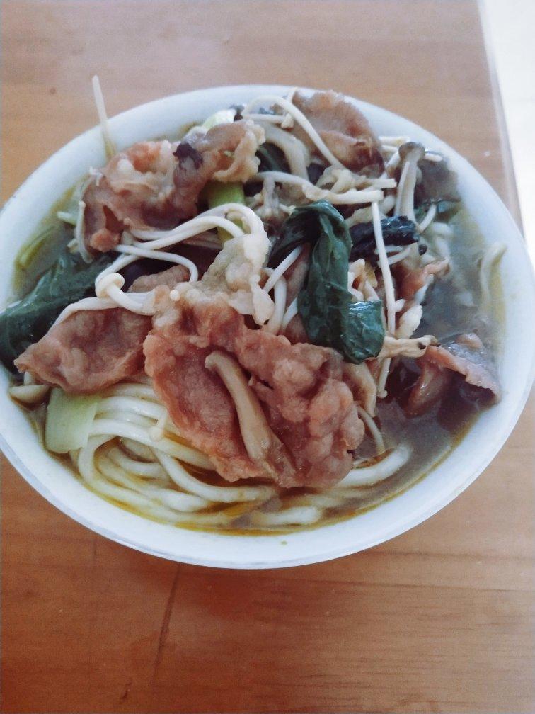 酸汤肥牛面