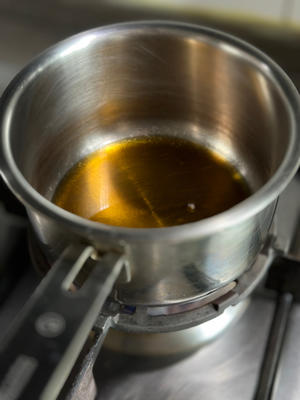 汽锅版姜母鸭汤的做法 步骤2