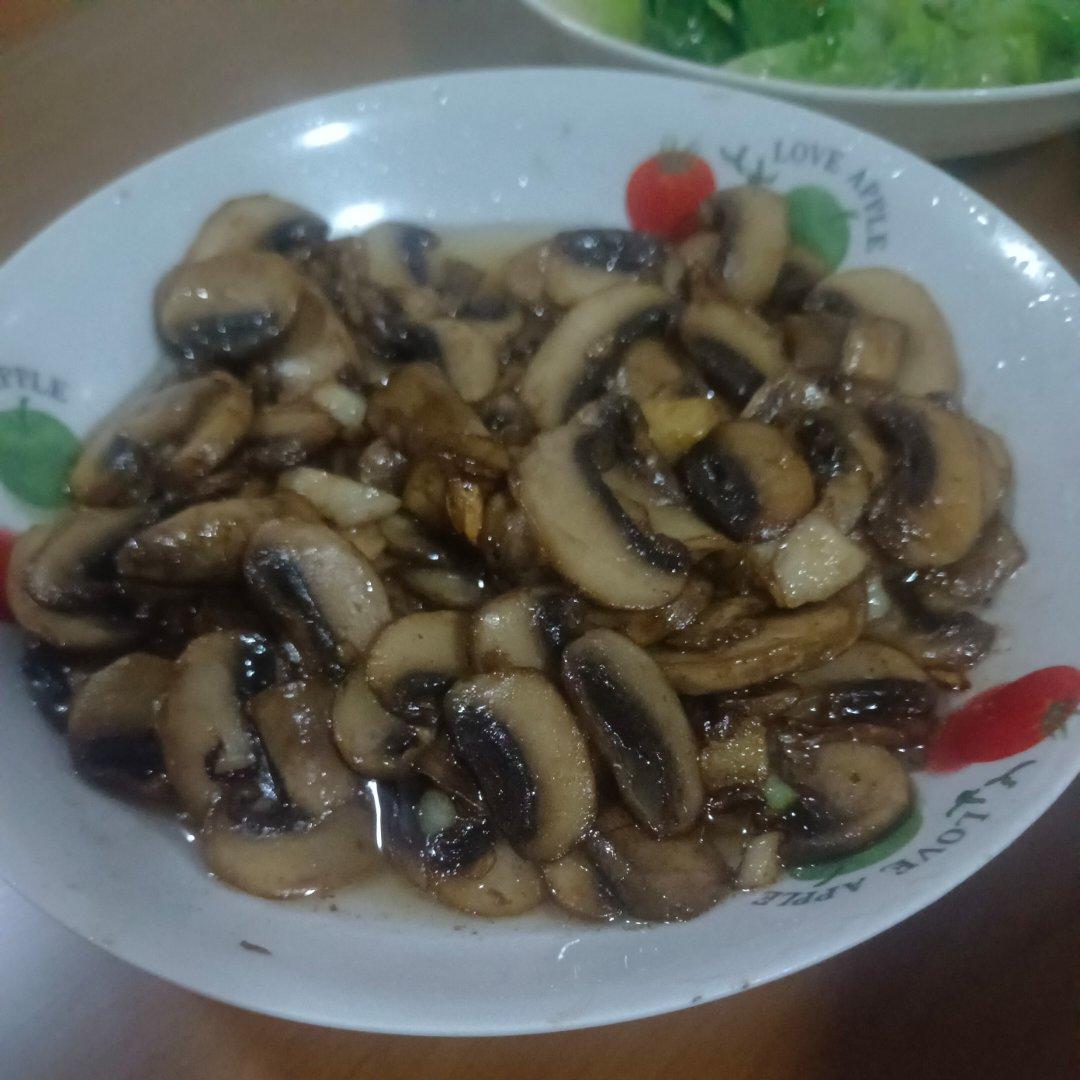 鲜香嫩滑！好吃不胖的蒜香炒口蘑！