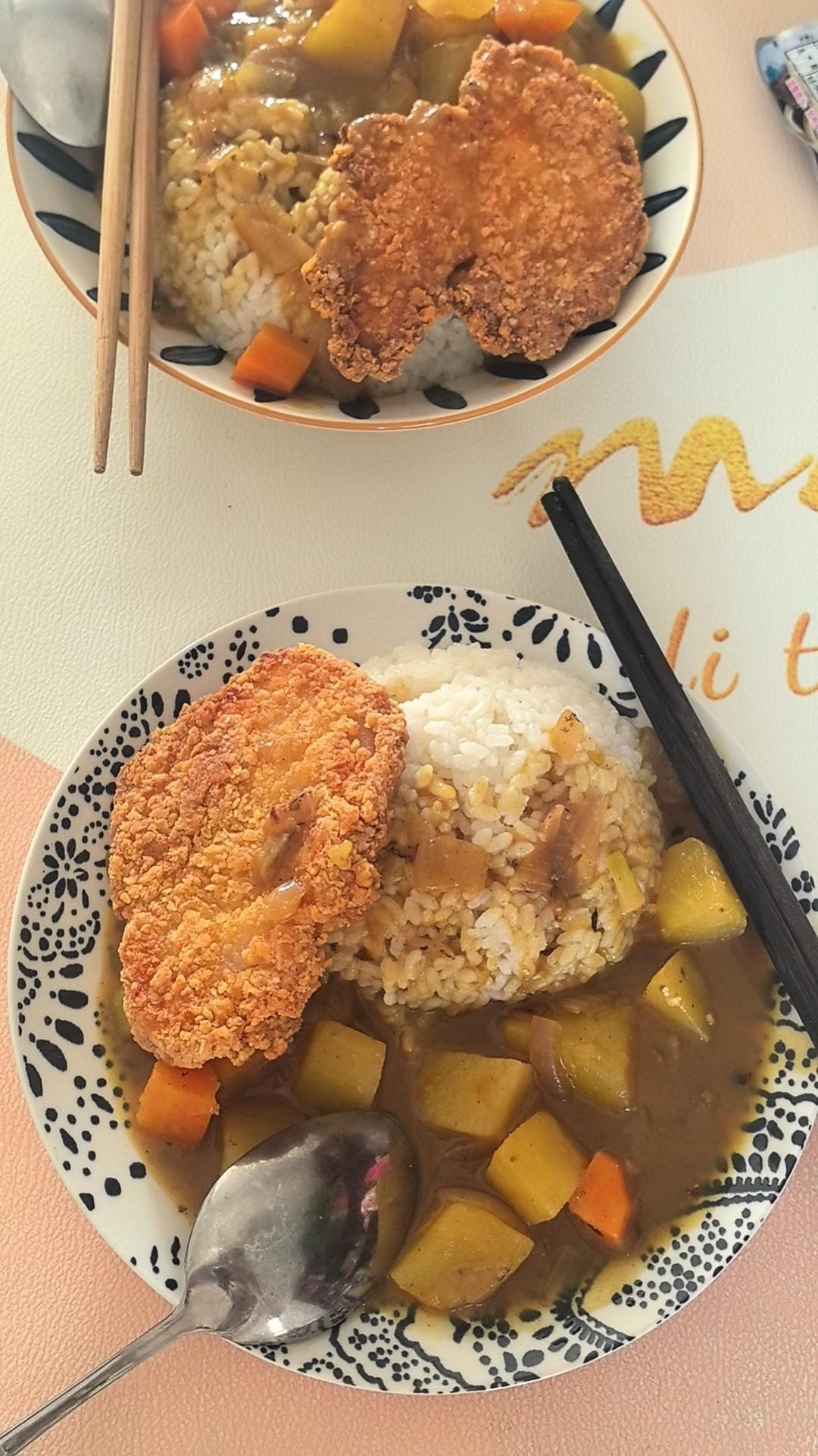 炸鸡排咖喱饭