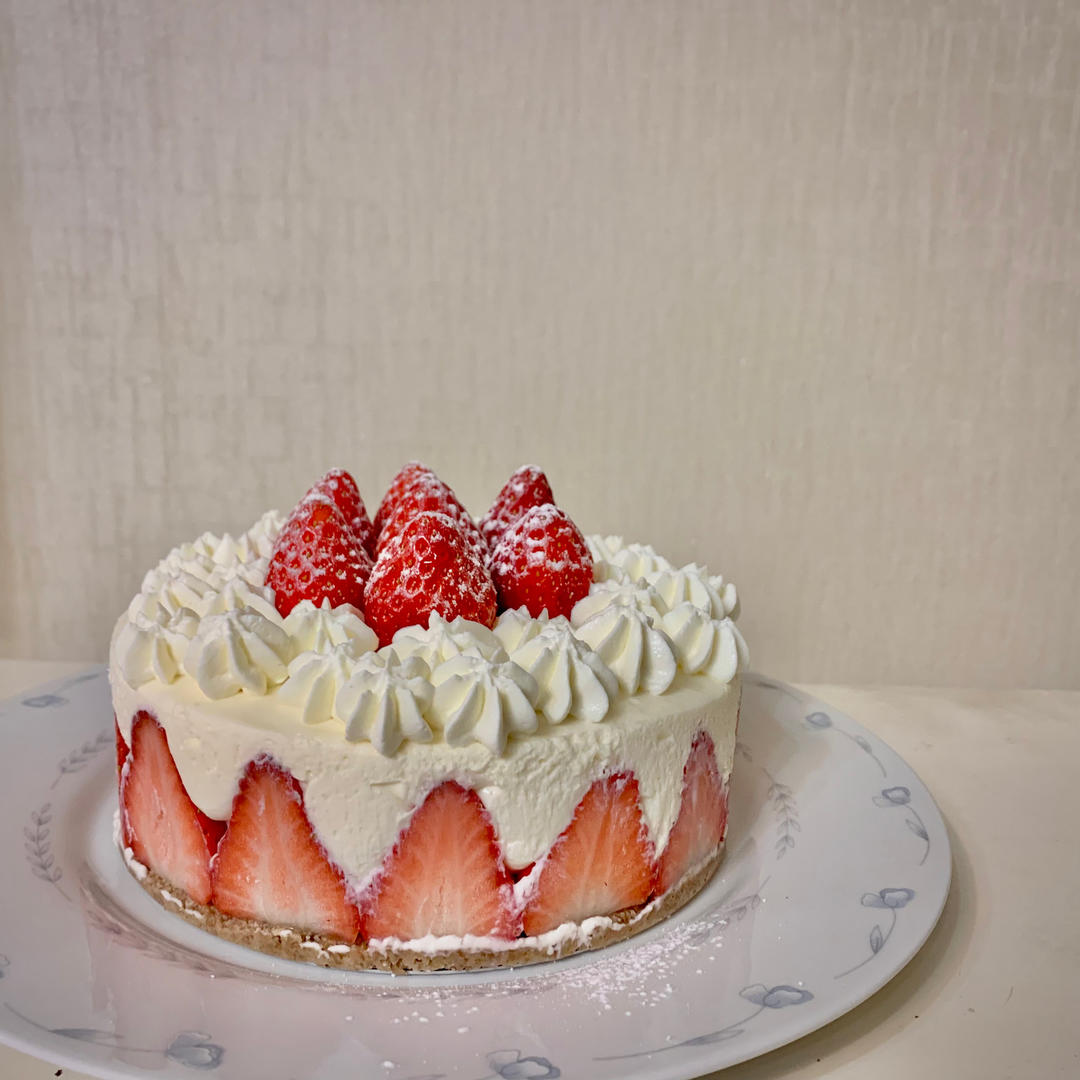 超简单的草莓芝士蛋糕