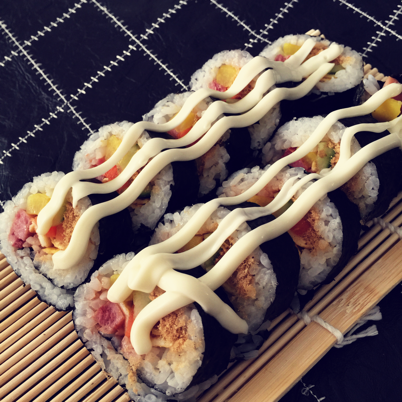 热锅上的咸鱼1做的蛋黄寿司