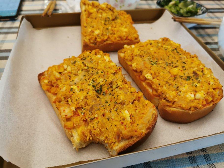 辣白菜金枪鱼玉米头爆浆三明治【健康一手握】——冷热版