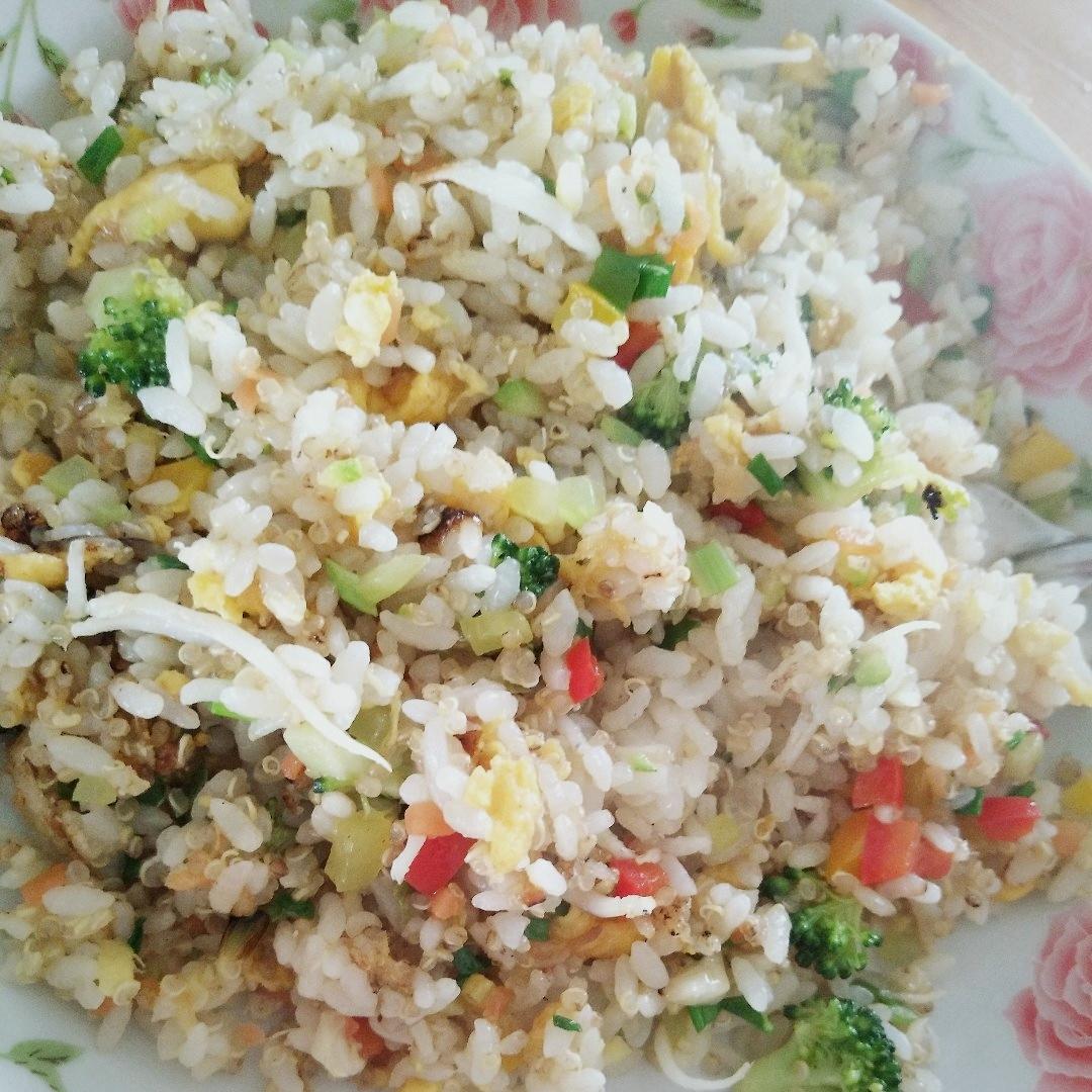 圈妈咪做的【虾仁蔬菜炒藜麦】