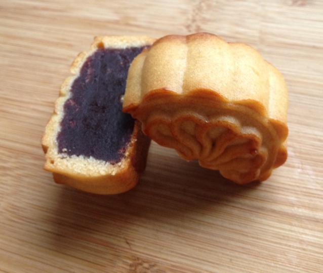 广式月饼——蛋黄莲蓉月饼