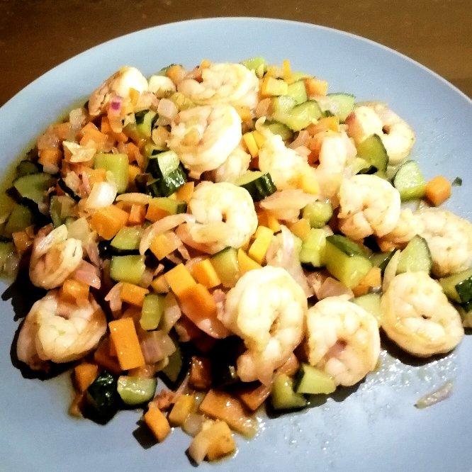 虾仁胡萝卜黄瓜丁