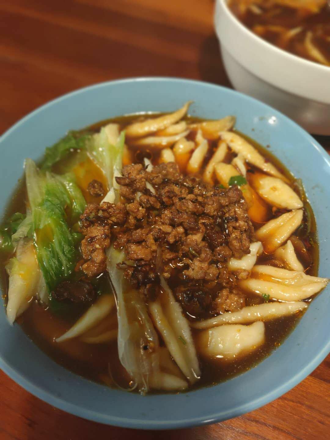 酸辣开胃肉末剪刀面