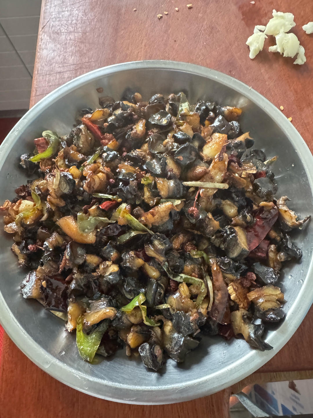 爆炒香辣孜然螺蛳肉 不起眼的河鲜做出极佳的口味