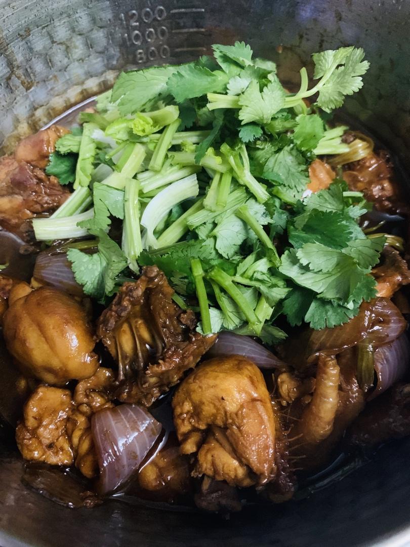 一鸡两吃的广东鸡煲