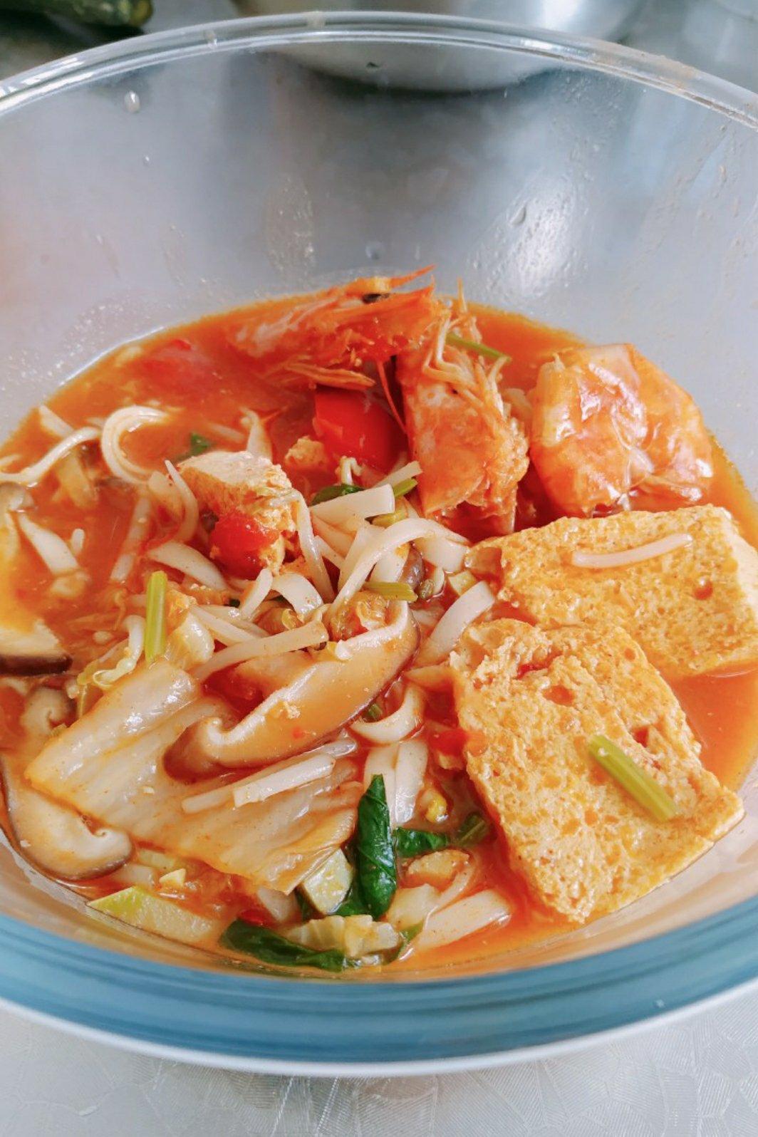 宝宝の番茄大虾汤面&妈妈の韩式泡菜大虾汤面