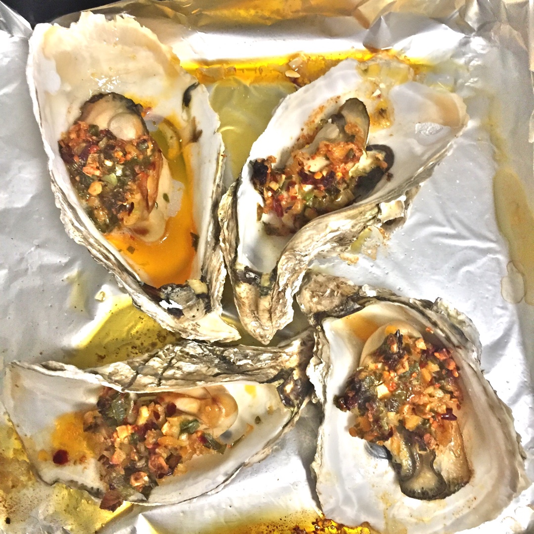 烤生蚝 生蚝好吃关键是蒜茸做得好