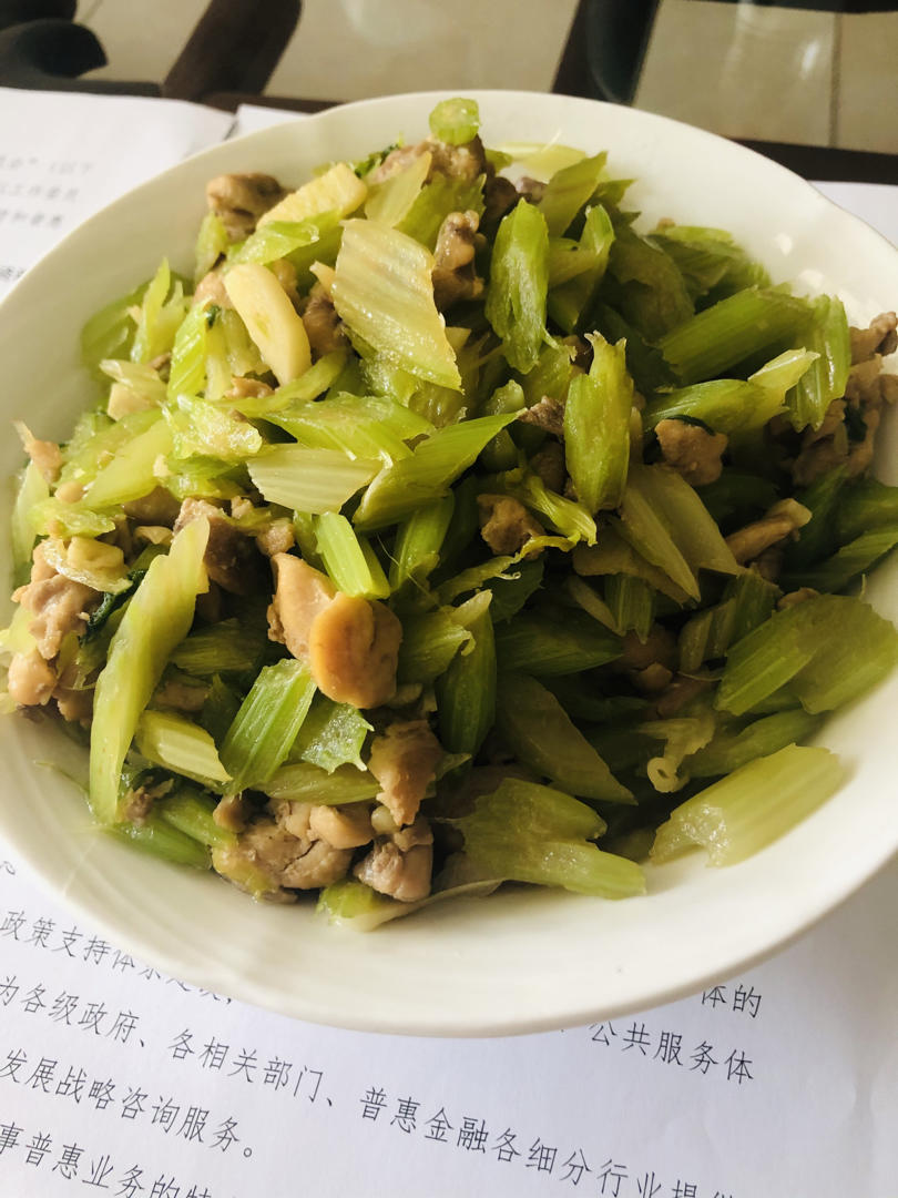 芹菜炒鸡肉