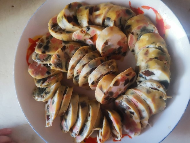 松花蛋肠的做法步骤图 松花蛋肠怎么做好吃 睿哥和他的麻麻 下厨房 松花蛋肠的做法步骤图 松花蛋肠怎么做好吃 睿哥和他的麻麻 下厨房