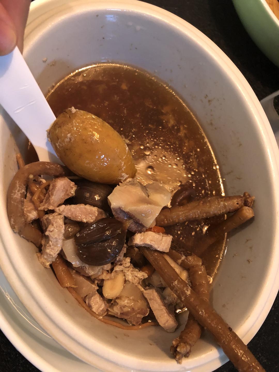 黑蒜海参螺肉汤