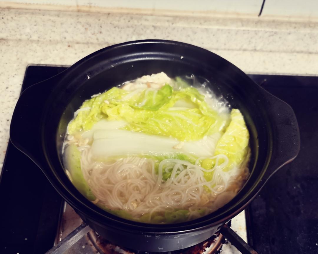 一人食极简单3分钟鸡蛋娃娃菜粉丝煲的做法