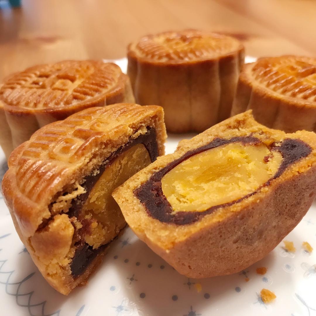 广式月饼—蛋黄莲蓉月饼