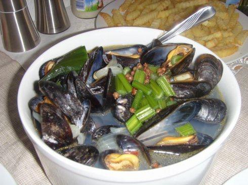 黑啤烧海虹的做法