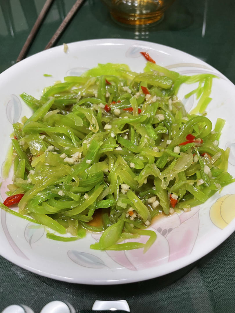 厨师长教你：夏日开胃小菜“凉拌莴笋丝”的家常做法，简单易学赶紧收藏吧