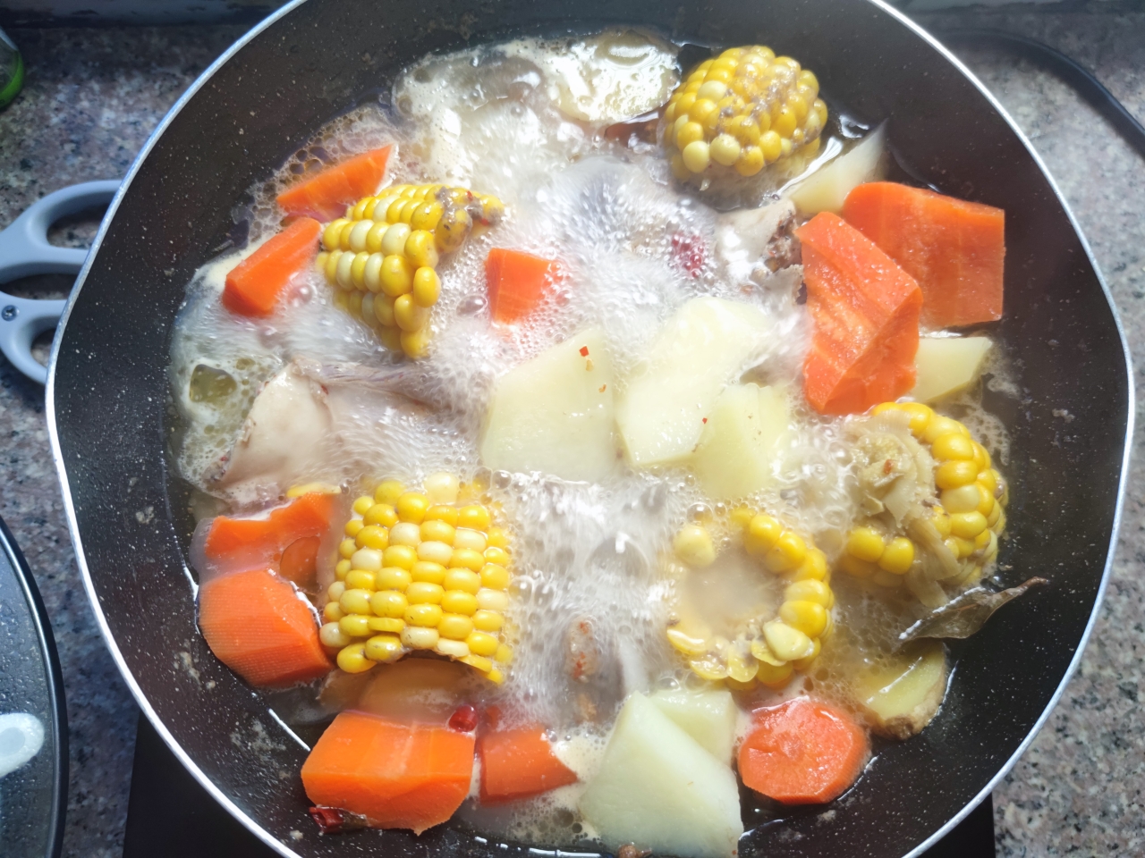 猪棒骨炖汤的做法