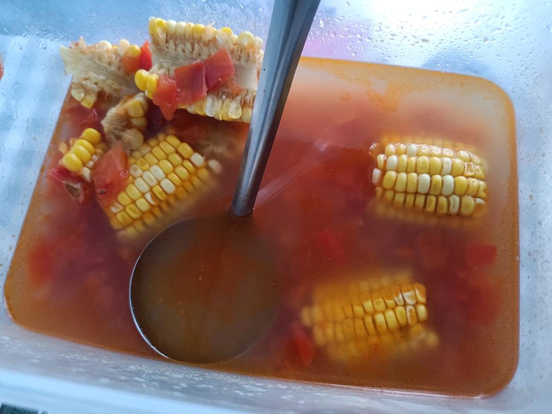 酸酸甜甜的番茄玉米素汤