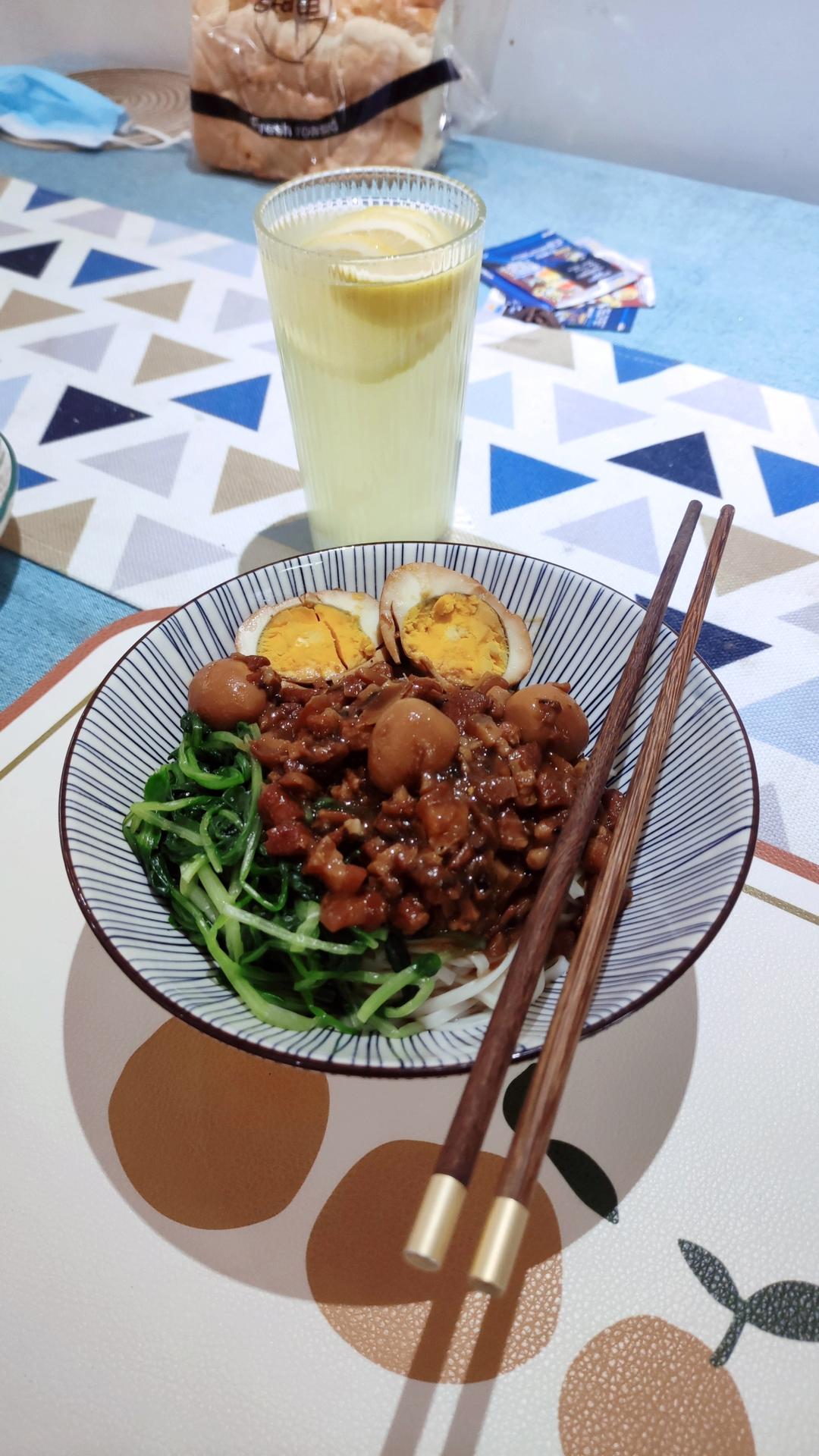 台式卤肉饭