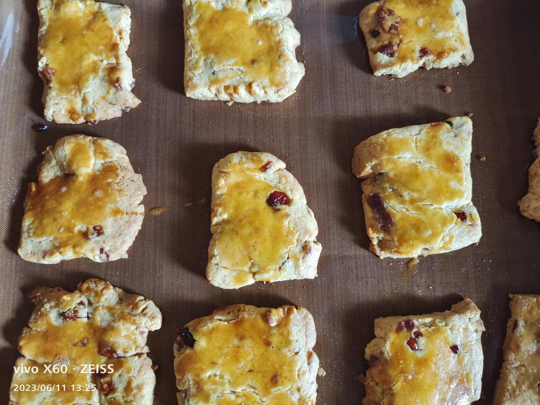 葡萄奶酥，原相机