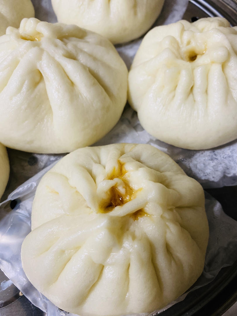 松软多汁的肉包子