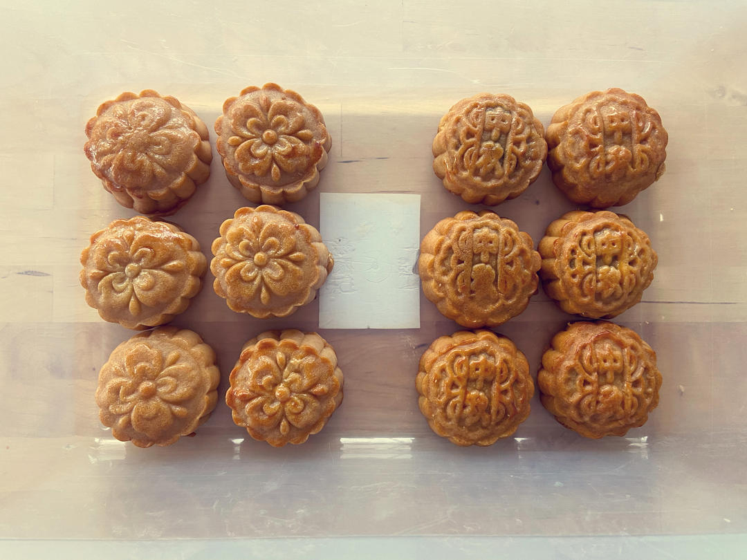 广式月饼—蛋黄莲蓉月饼