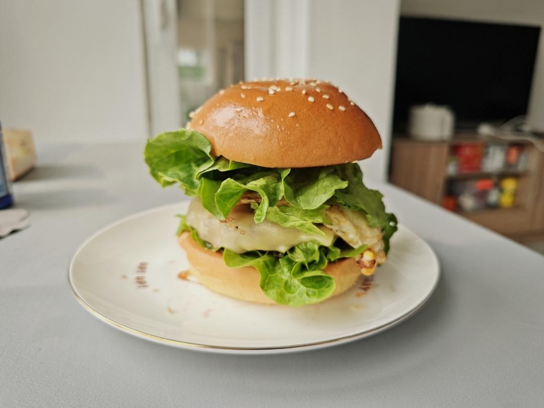 牛肉汉堡 煎出香嫩多汁的牛肉饼