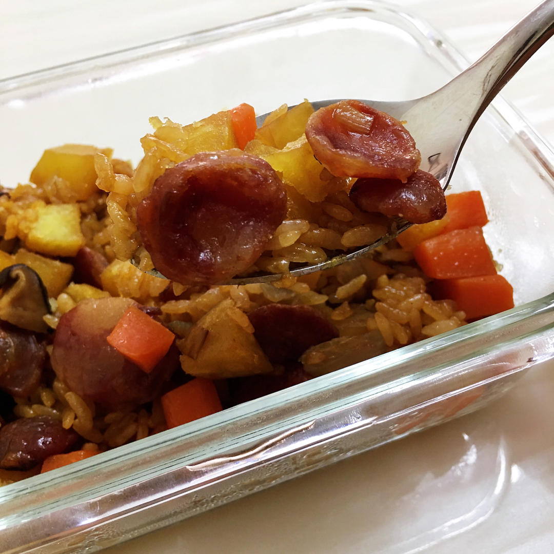 排骨腊肠香菇土豆胡萝卜闷饭电饭锅版