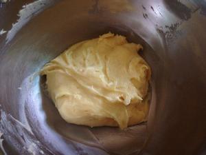 伊凡面包之鲜奶雪露包（我做过最柔软的面包）冰激淋夹馅的做法 步骤11
