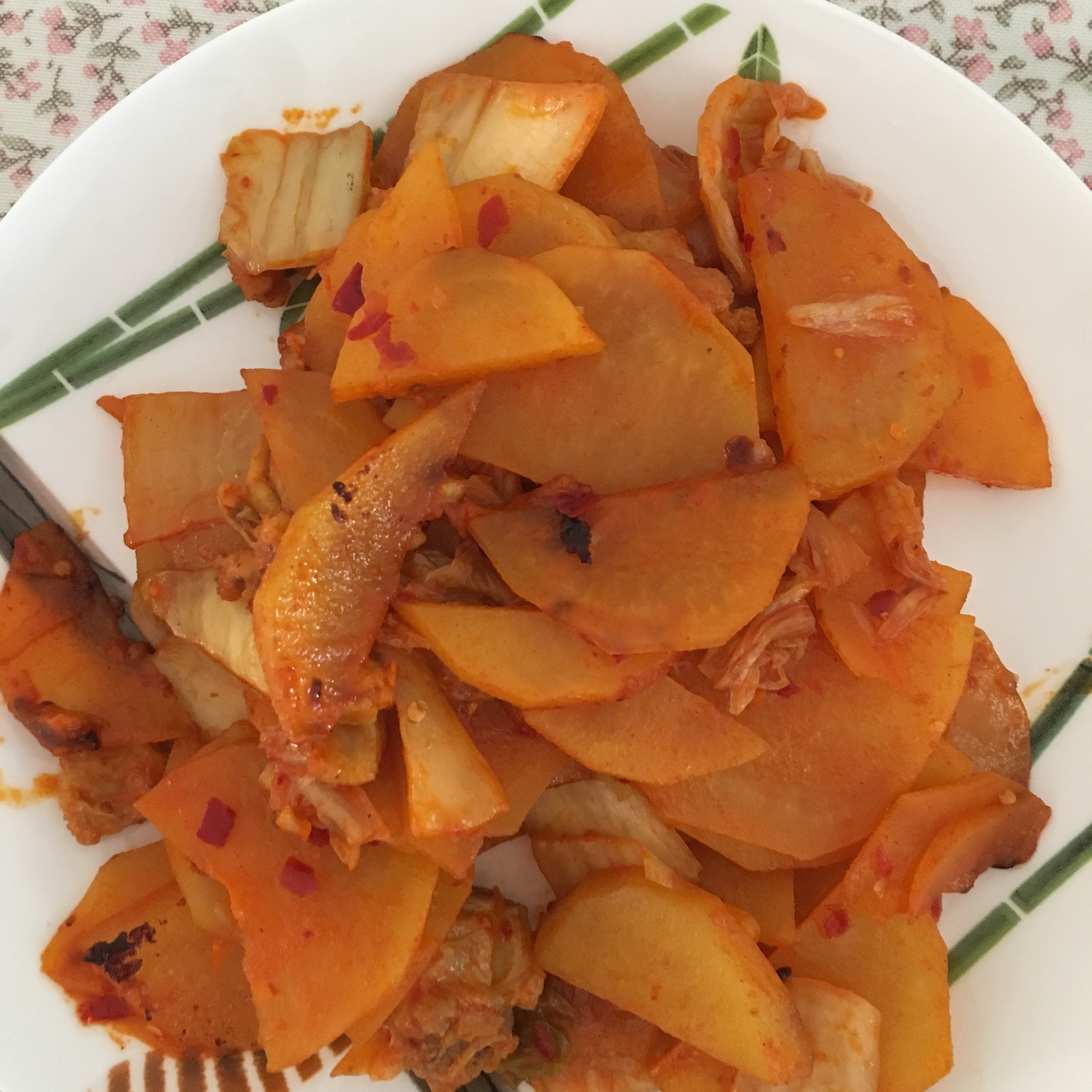 辣白菜炒土豆片