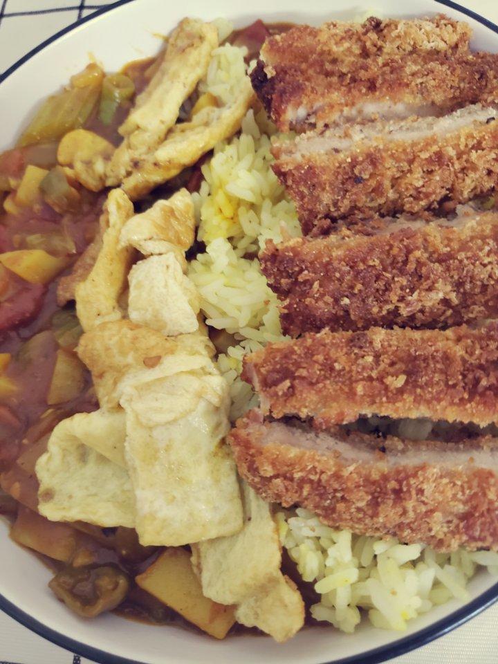 香酥咖喱猪排饭